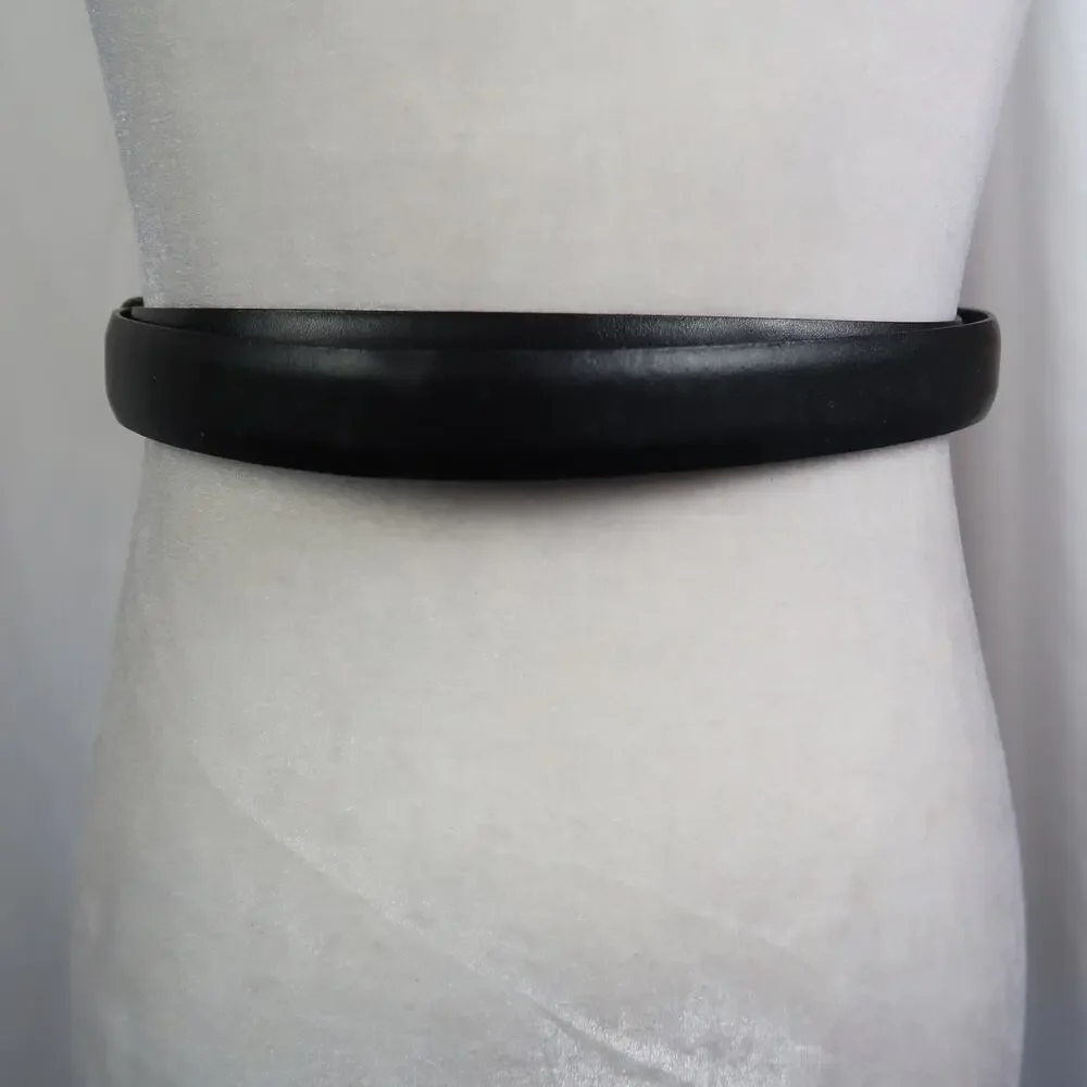 Vintage Chico's Black Leather Adjustable Belt Gold Interlocking Hook M